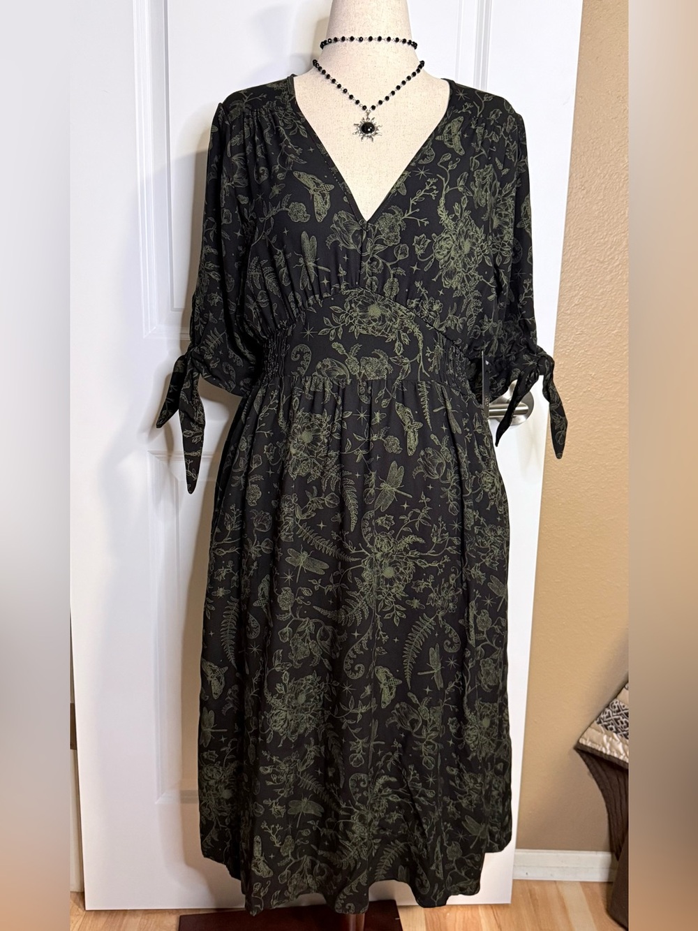NWT Midnight Hour Women’s L Goth witchy botanical print V-neck Midi Dress